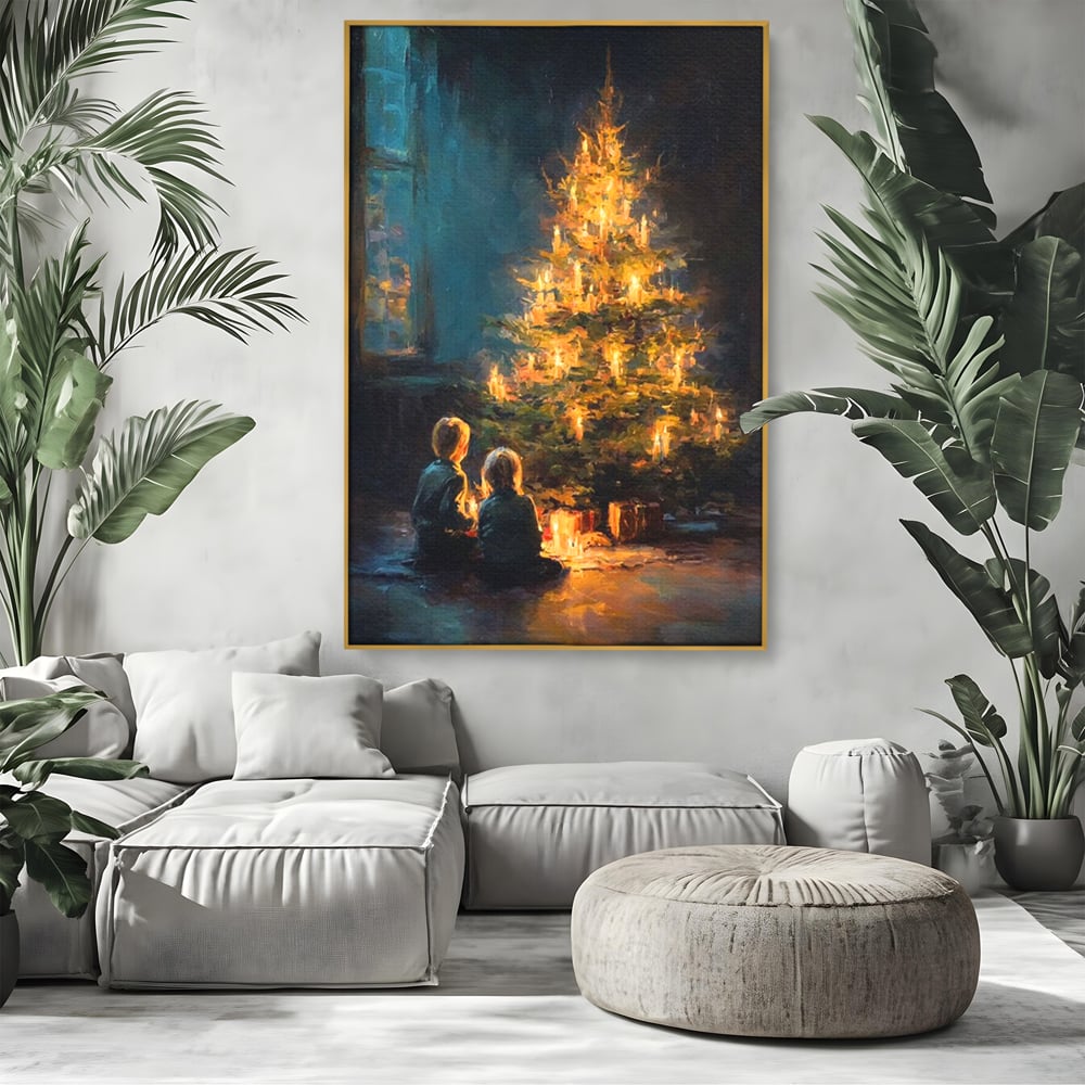 Tablou canvas cu pictura copii brad de craciun, in rama de aluminiu auriu, pe perete intr-un living